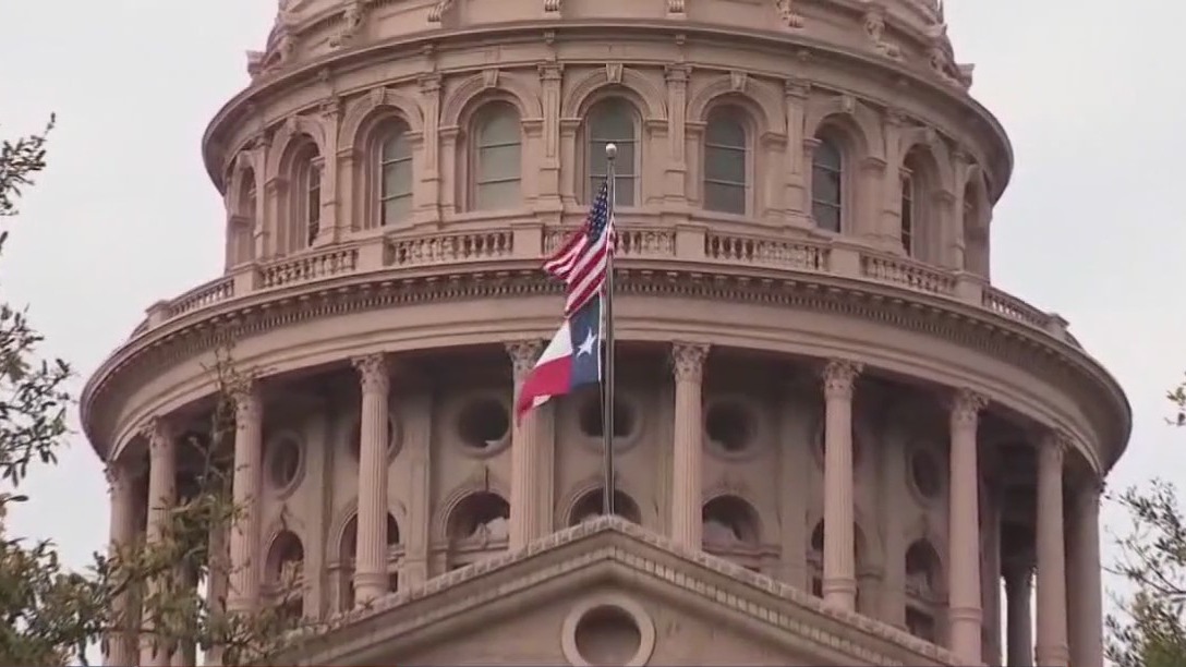 Handful of state lawmakers return to Texas after fleeing to Washington, D.C.