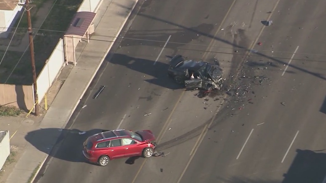 1 person critically injured in crash near Phoenix intersection