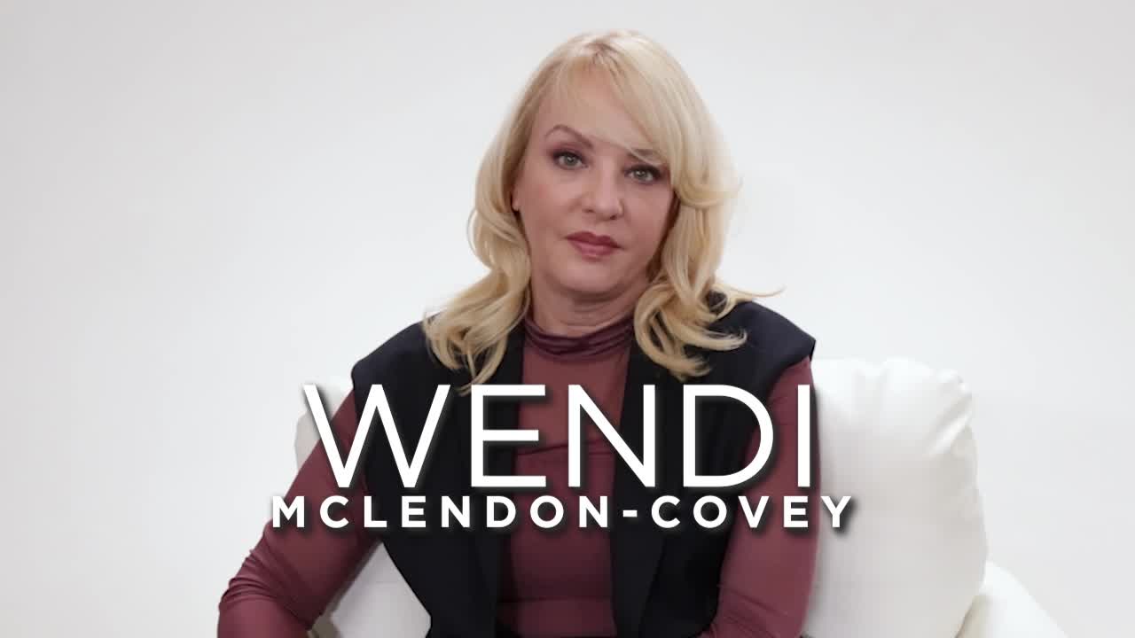 Wendi McLendon-Covey Spills on St. Denis Medical Season 2, The Goldbergs & Life with Too Many Cats