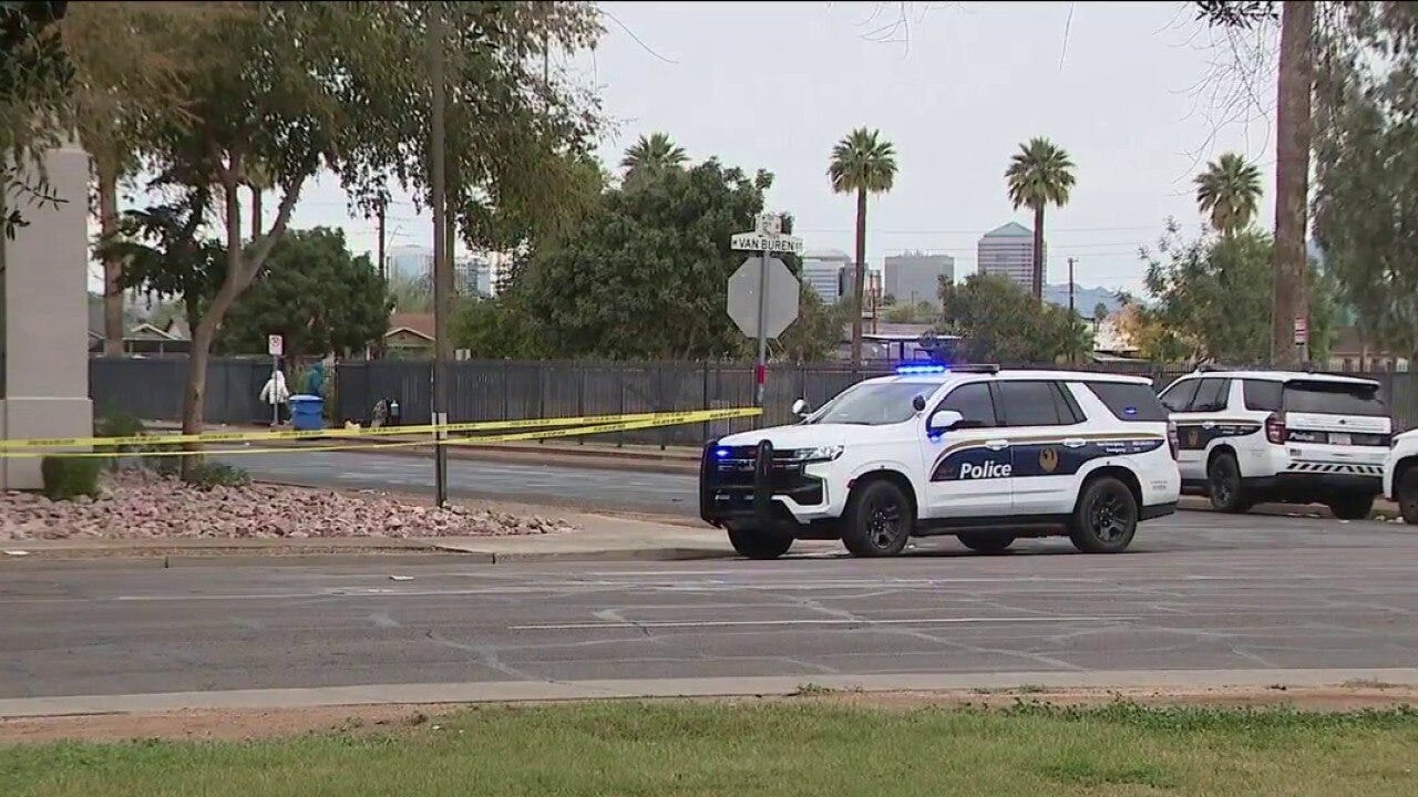 Police searching for Christmas Day stabbing suspect that left man hospitalized