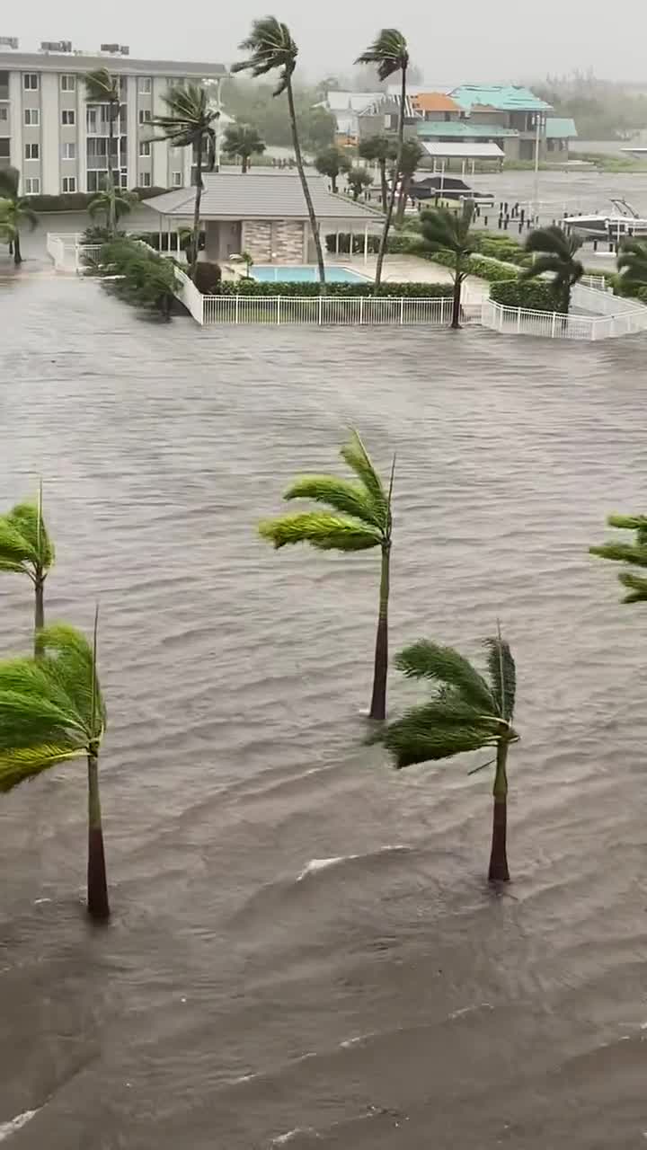 Hurricane Ian storm surge in Naples
