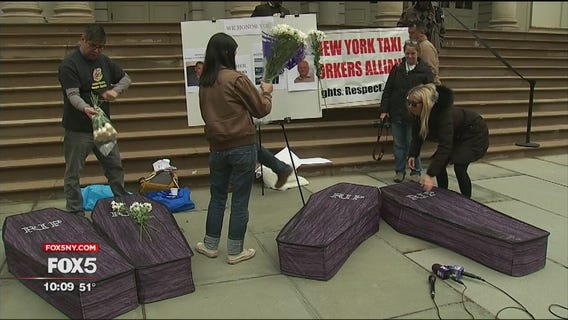 Taxi drivers rally at City Hall