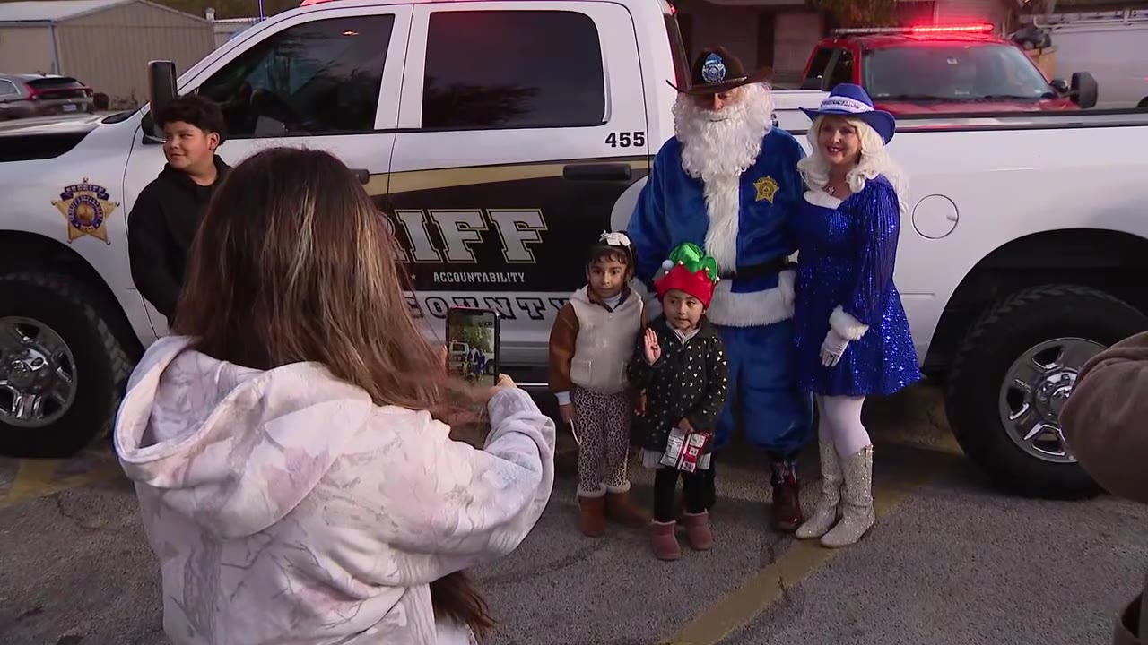 Dallas Co. Sheriff's Office hosts Blue Santa