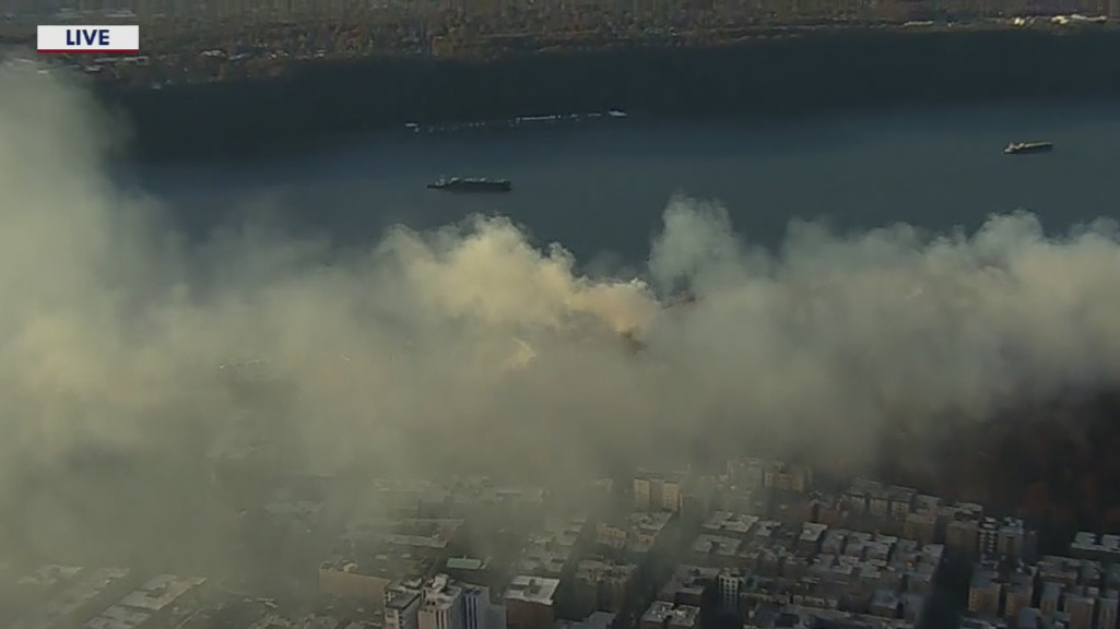Brush fire breaks out in Upper Manhattan