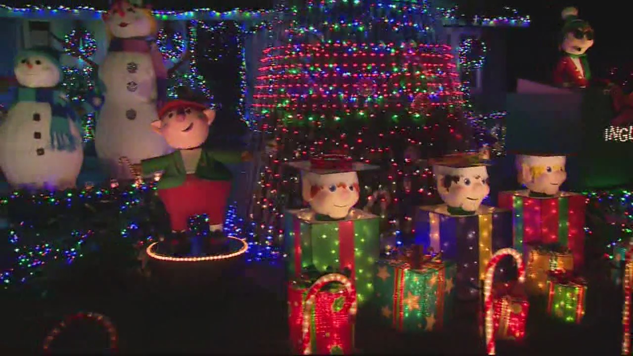 Animatronic holiday lights display in Sherman Oaks