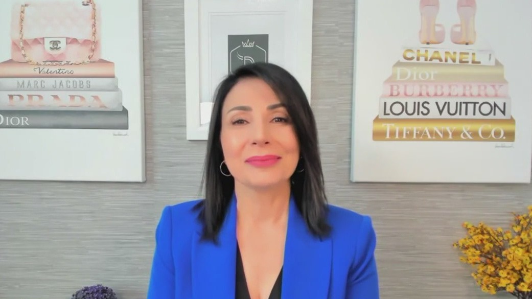 Holiday gift-giving etiquette: Who to tip and how much?