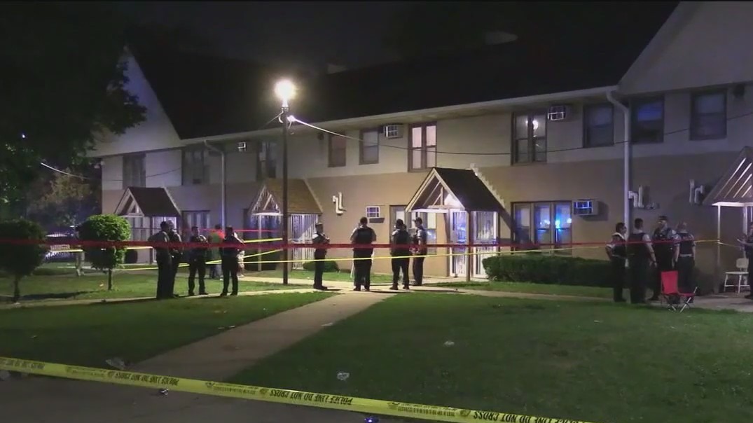 19 killed, 84 wounded in shooting across Chicago during holiday weekend