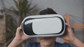 Using virtual reality get over fear of needles