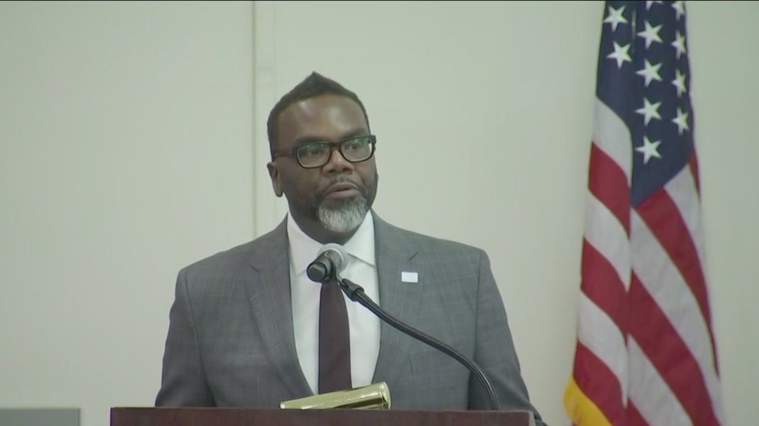 Mayor Brandon Johnson speaks to Roosevelt students about social justice