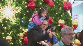 Americans turning to AI to help with holiday shopping