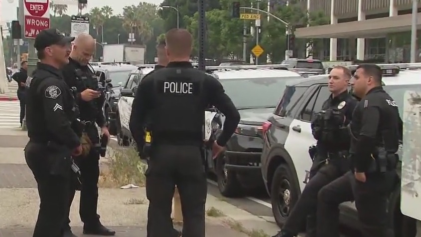 LA authorities prepare for 4th day of anti-ICE protetss