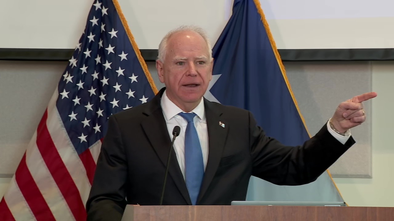 Walz blasts Trump for Somali rant