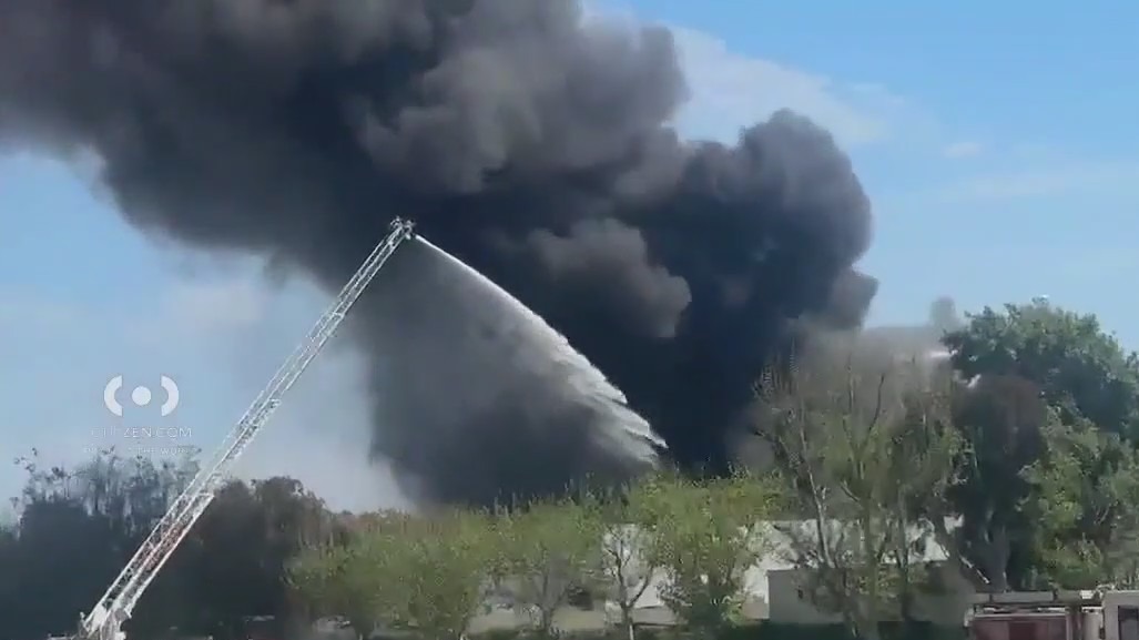 Fire breaks out at Irvine commercial building | FOX 11 Los Angeles