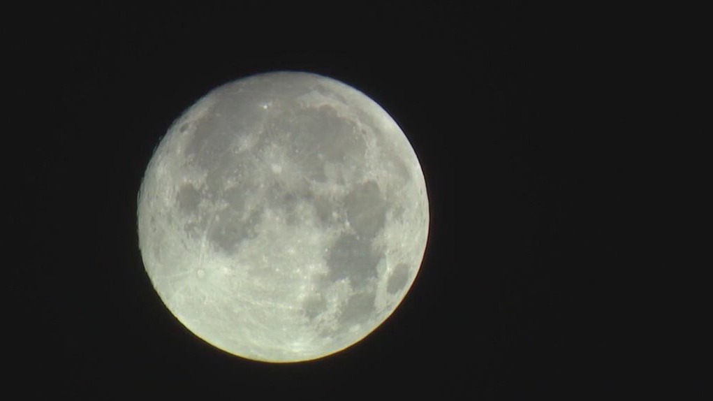 Eyes to the sky! Supermoon lights up tonight | FOX 32 Chicago