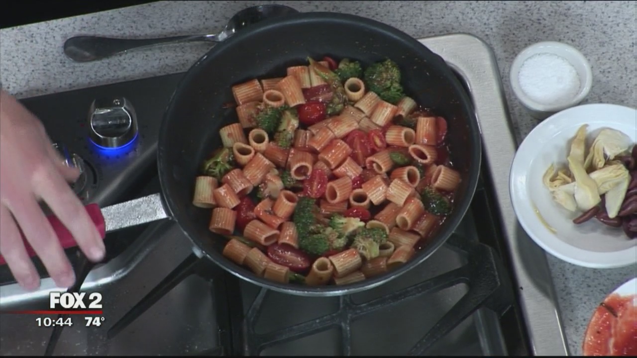 Pasta primavera cooking with Trattoria Da Luigi