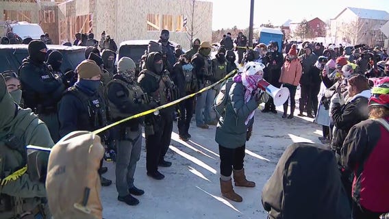 ICE raid in Chanhassen: Crowd confronts agents [RAW]