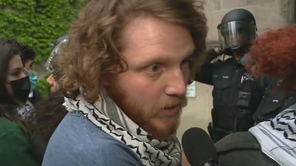 U of C protesters respond to campus police tearing down encampment