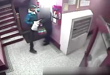 Violent mugging of woman in Bronx building