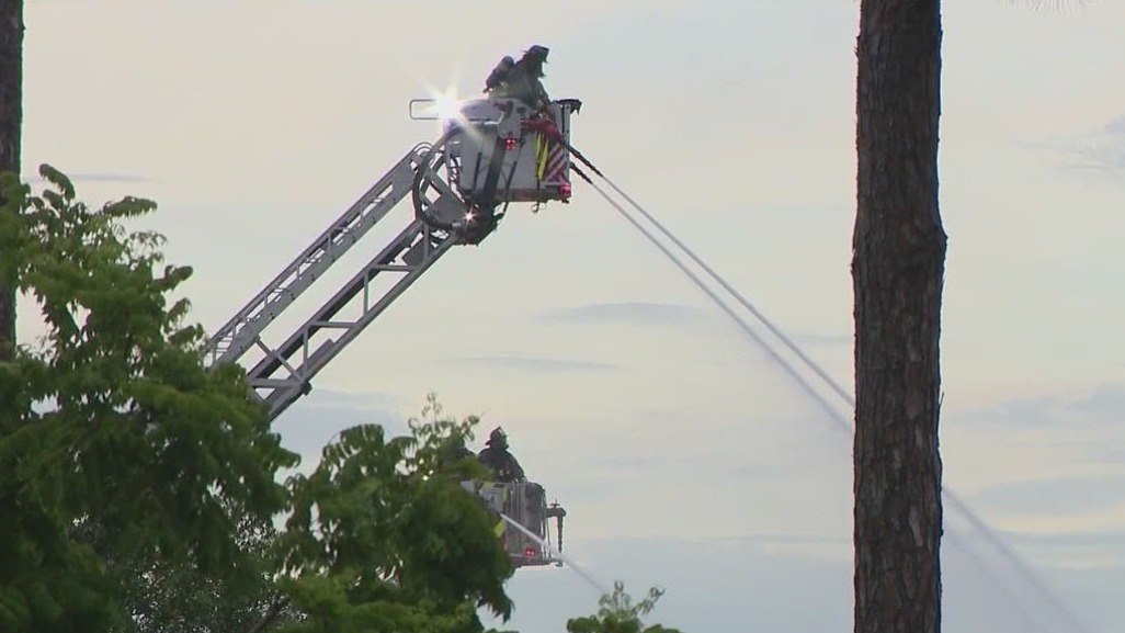 Multiple Orange County apartments damaged during fire