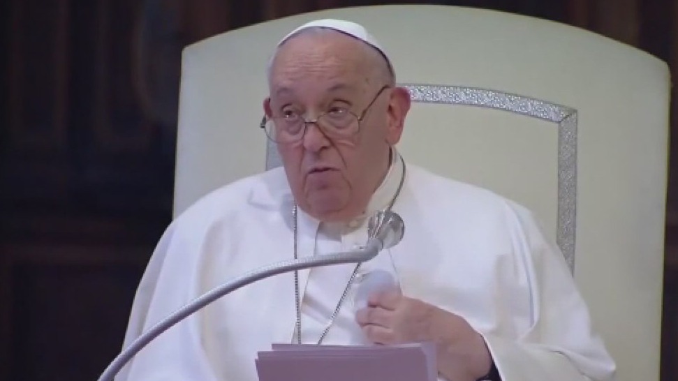 Pope Francis showing signs of early kidney failure