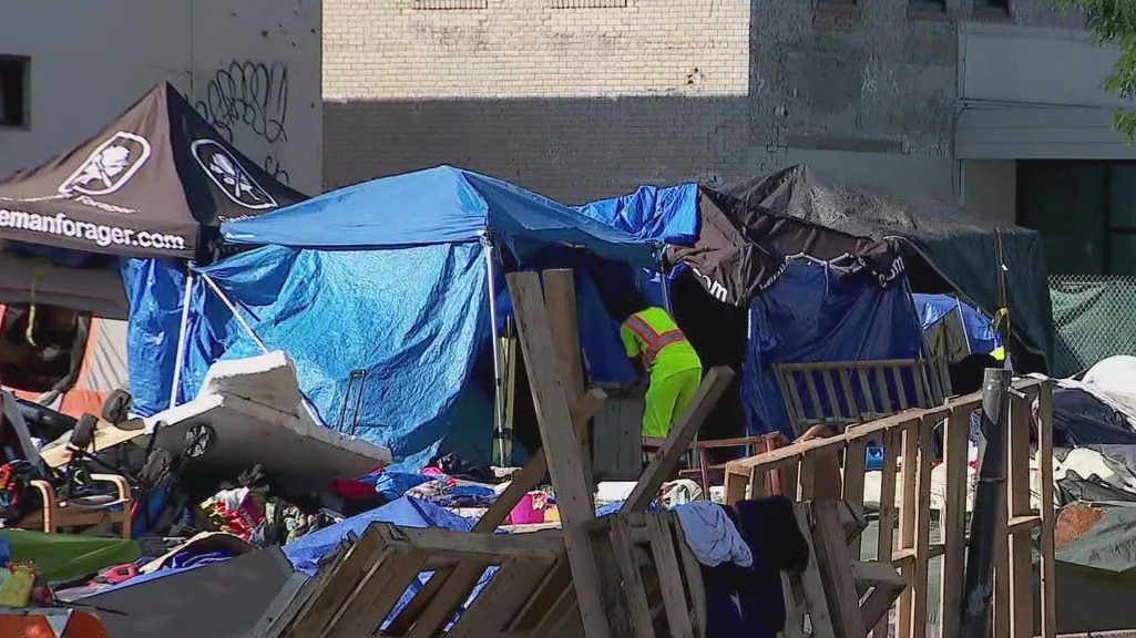 Encampment cleared out after mass shooting in Minneapolis