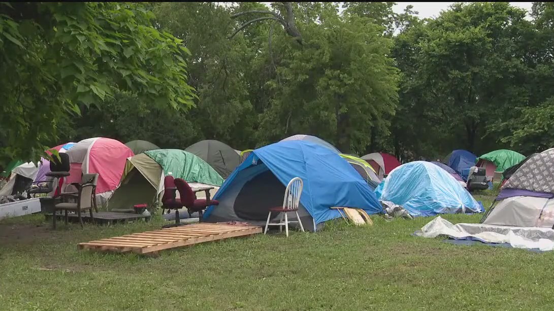 Dallas discusses sanctioned homeless encampments
