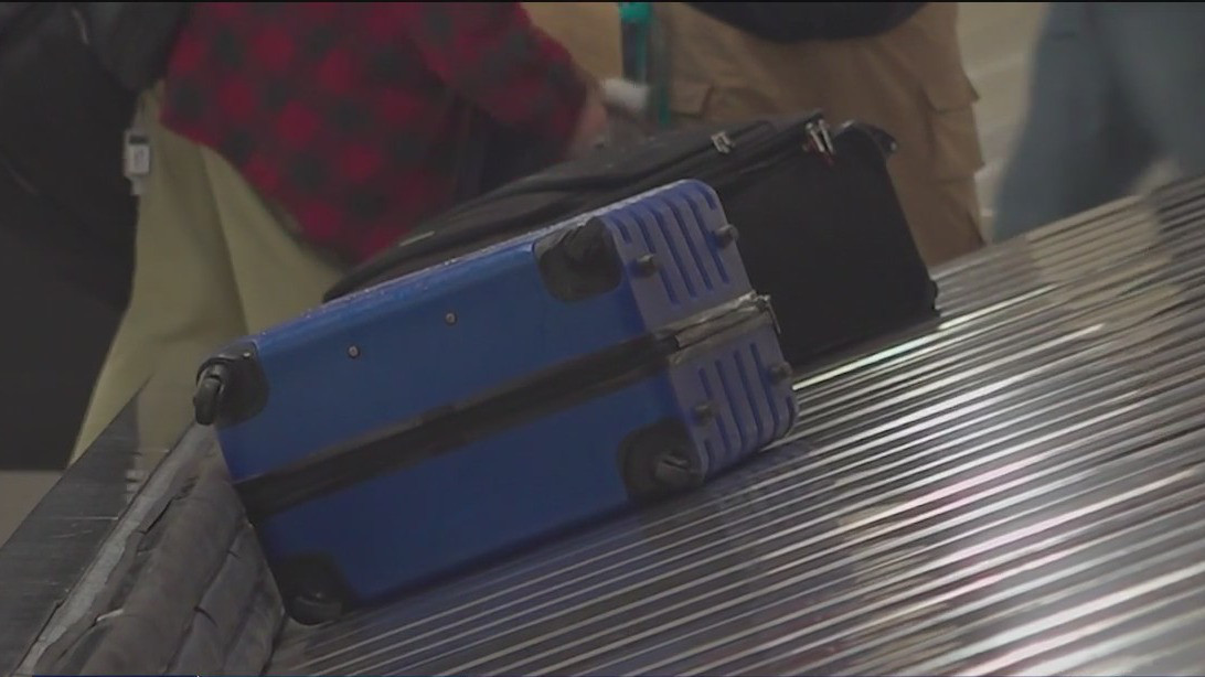 Holiday travelers still dealing with post-Thanksgiving delays