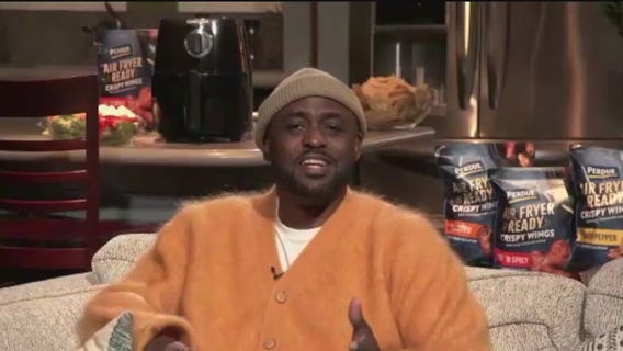 Wayne Brady 'winging it' during Super Bowl