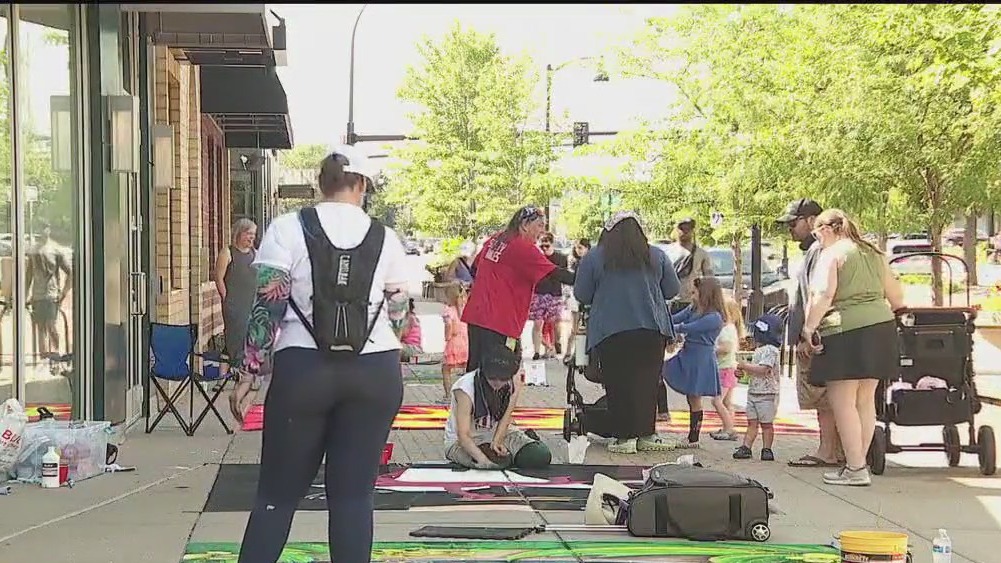 Minnesotans brave the heat during outdoor events