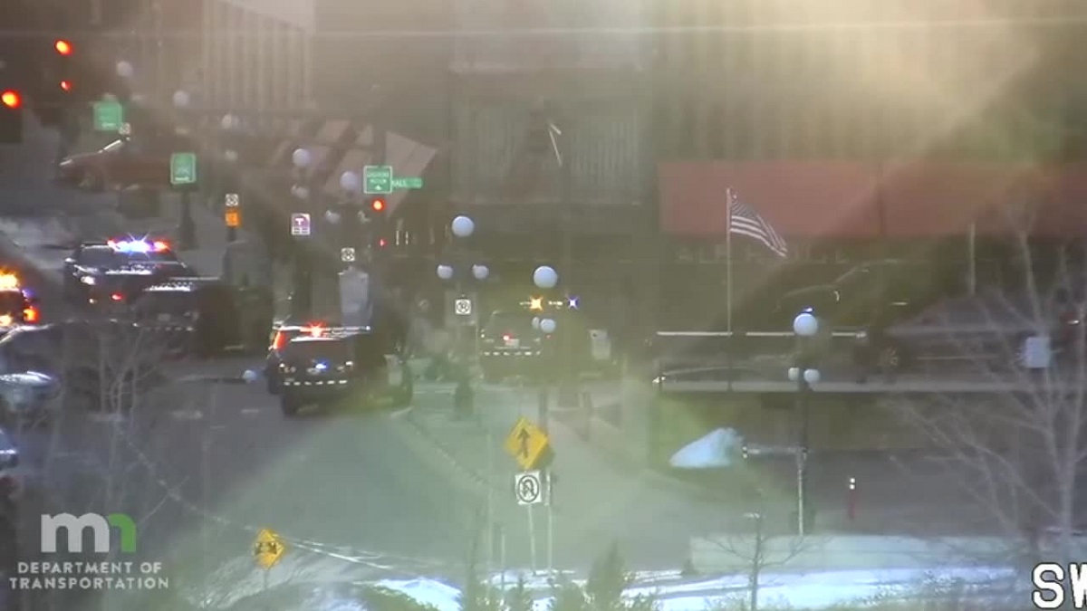 Driver of stolen SUV crashes into St. Paul restaurant: RAW