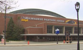 State lawmakers introduce bill to allow parents at UW graduations