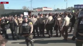 HTX @ 10: Arrests outside Chicago ICE facility, flight delays and cancellations, more