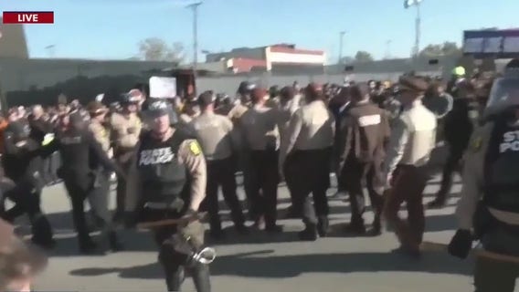 HTX @ 10: Arrests outside Chicago ICE facility, flight delays and cancellations, more