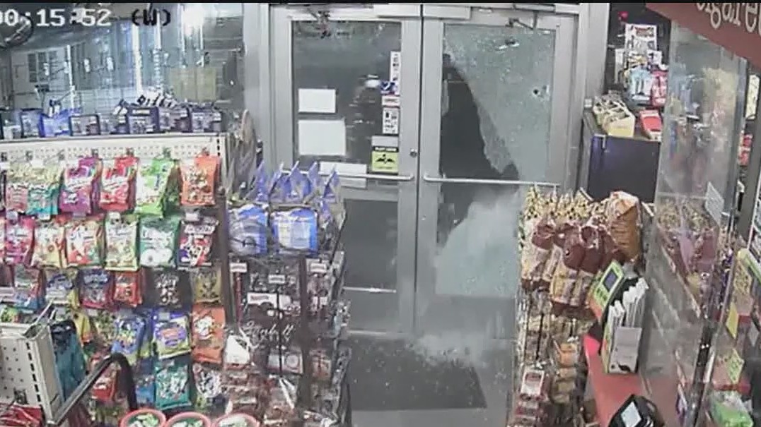 Gas station shootout between teen caught on video | FOX 9 Minneapolis ...