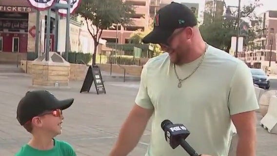 D-backs fans cheer for team while away in Philly