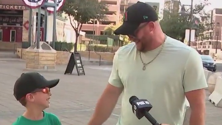 D-backs fans cheer for team while away in Philly