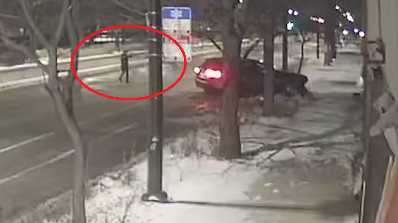 Video shows suspect, off-duty Chicago cop exchange gunfire after vehicle theft