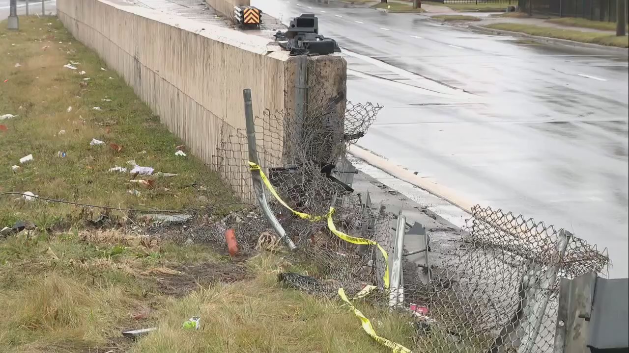 Shooting victim crashes on Southfield Freeway