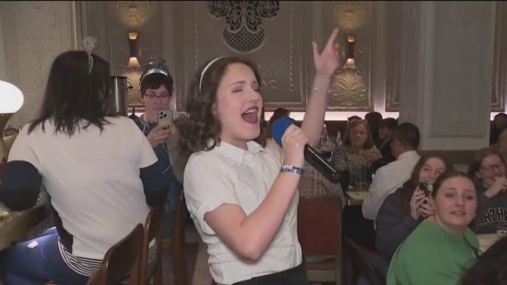 'Gayle's Broadway Rose' brings dinner and a show to Broadway