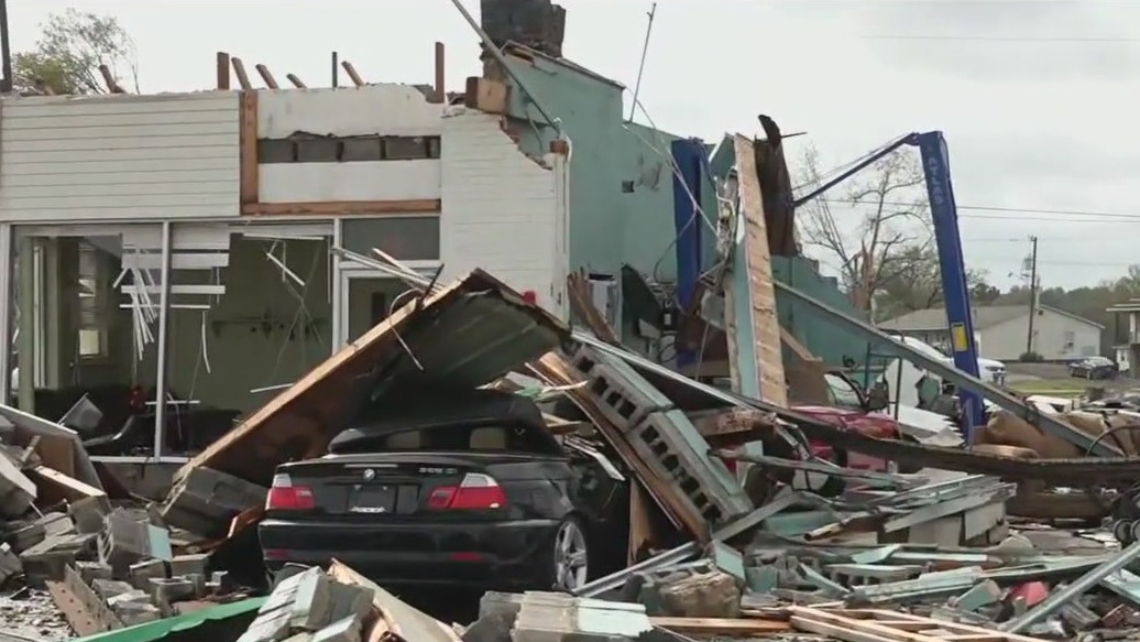 Several killed in tornado outbreak in U.S.