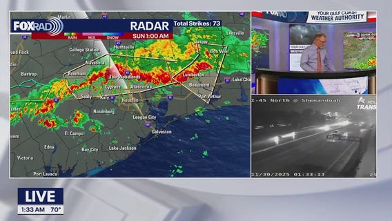 Heavy rain moves across Houston area Sunday morning