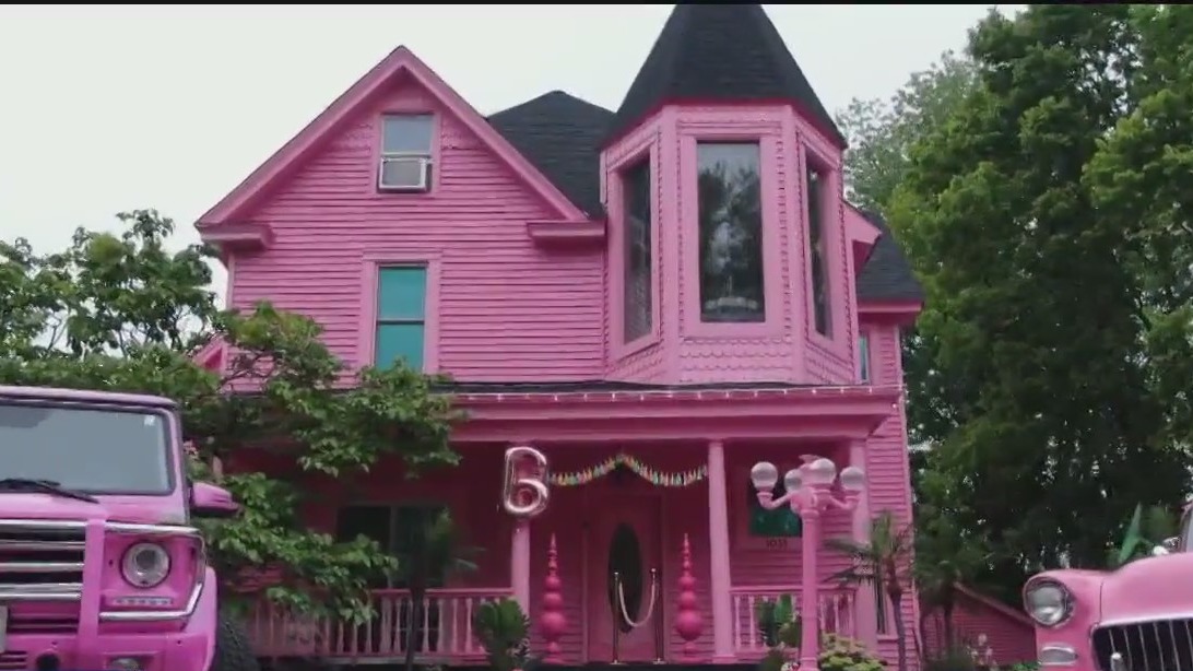 Barbie ?dream house? turning heads in Hudson | FOX 9 Minneapolis