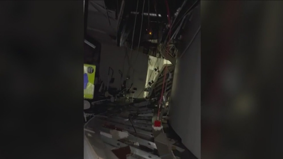 Phoenix mall evacuated after partial roof collapse