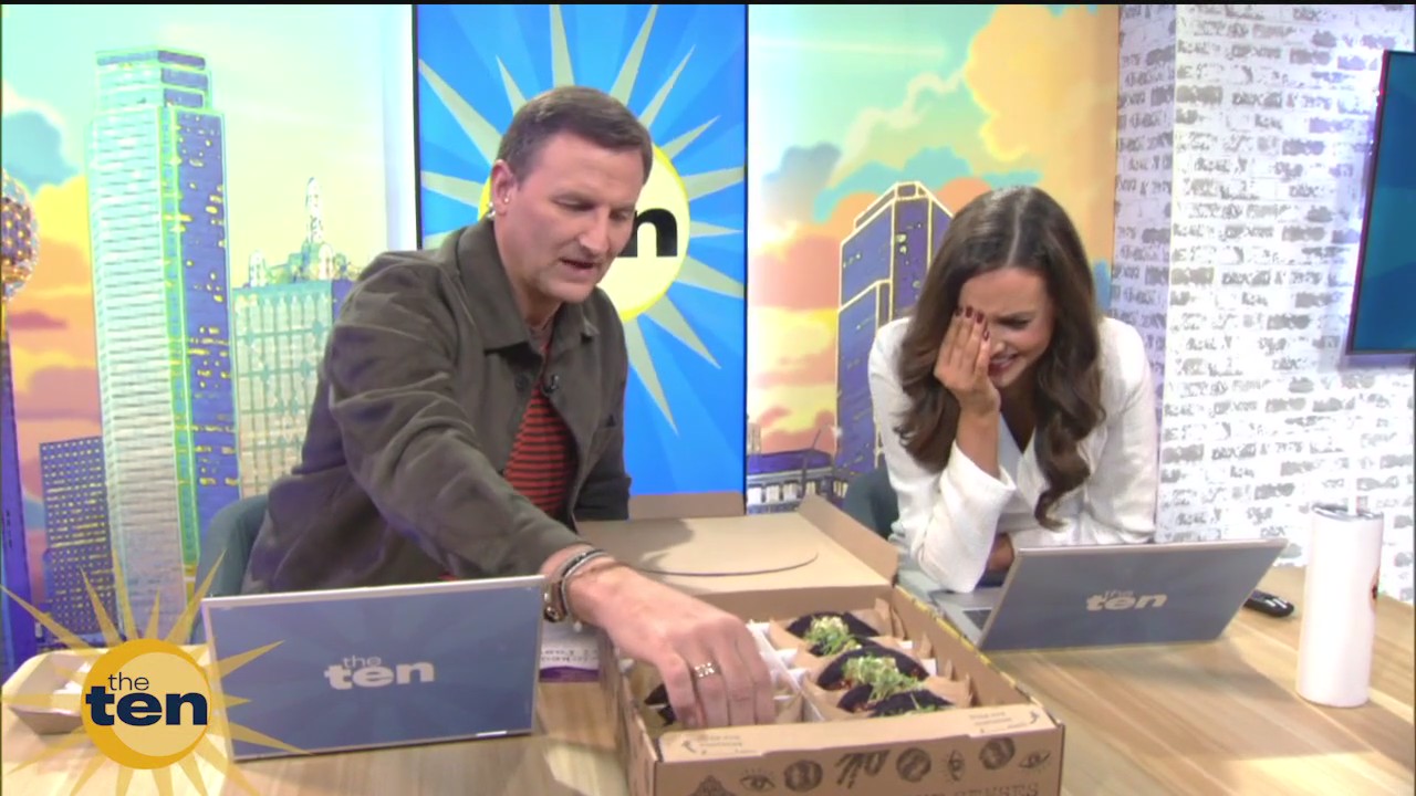 Steve tries 'wicked' cricket tacos | The Ten