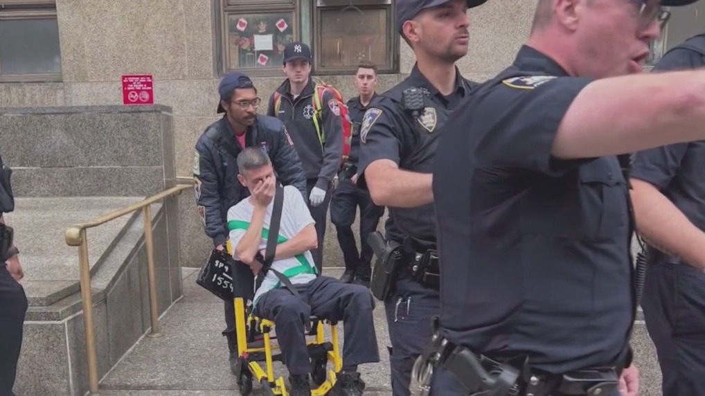 2 court officers stabbed at NYC courthouse