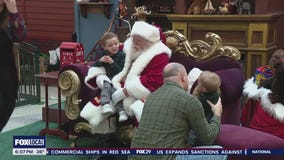 Last-minute Christmas shoppers out in droves as holiday approaches