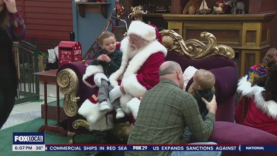 Last-minute Christmas shoppers out in droves as holiday approaches