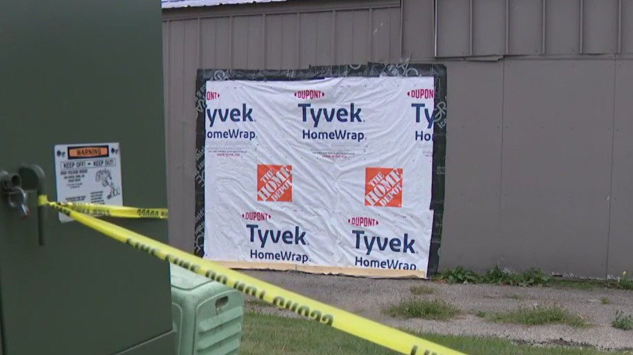 Fleeing driver hits Oconomowoc doggie day care