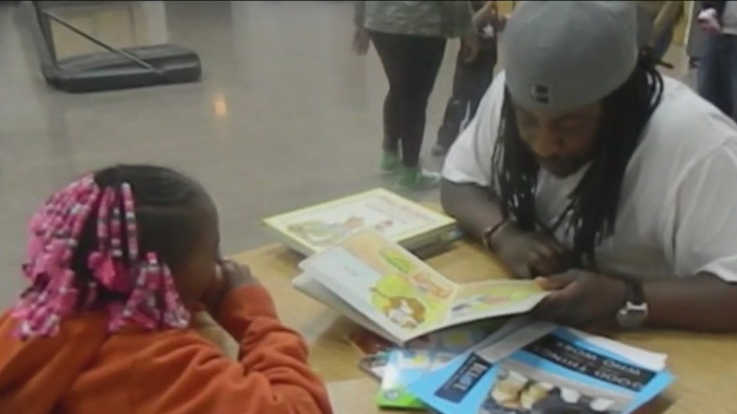 Give the gift of reading this holiday season