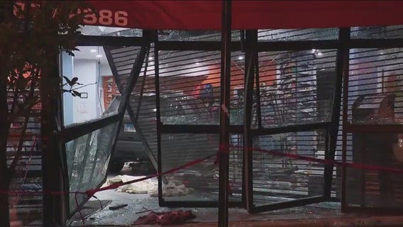 Suspects wanted in smash-and-grab at high-end store